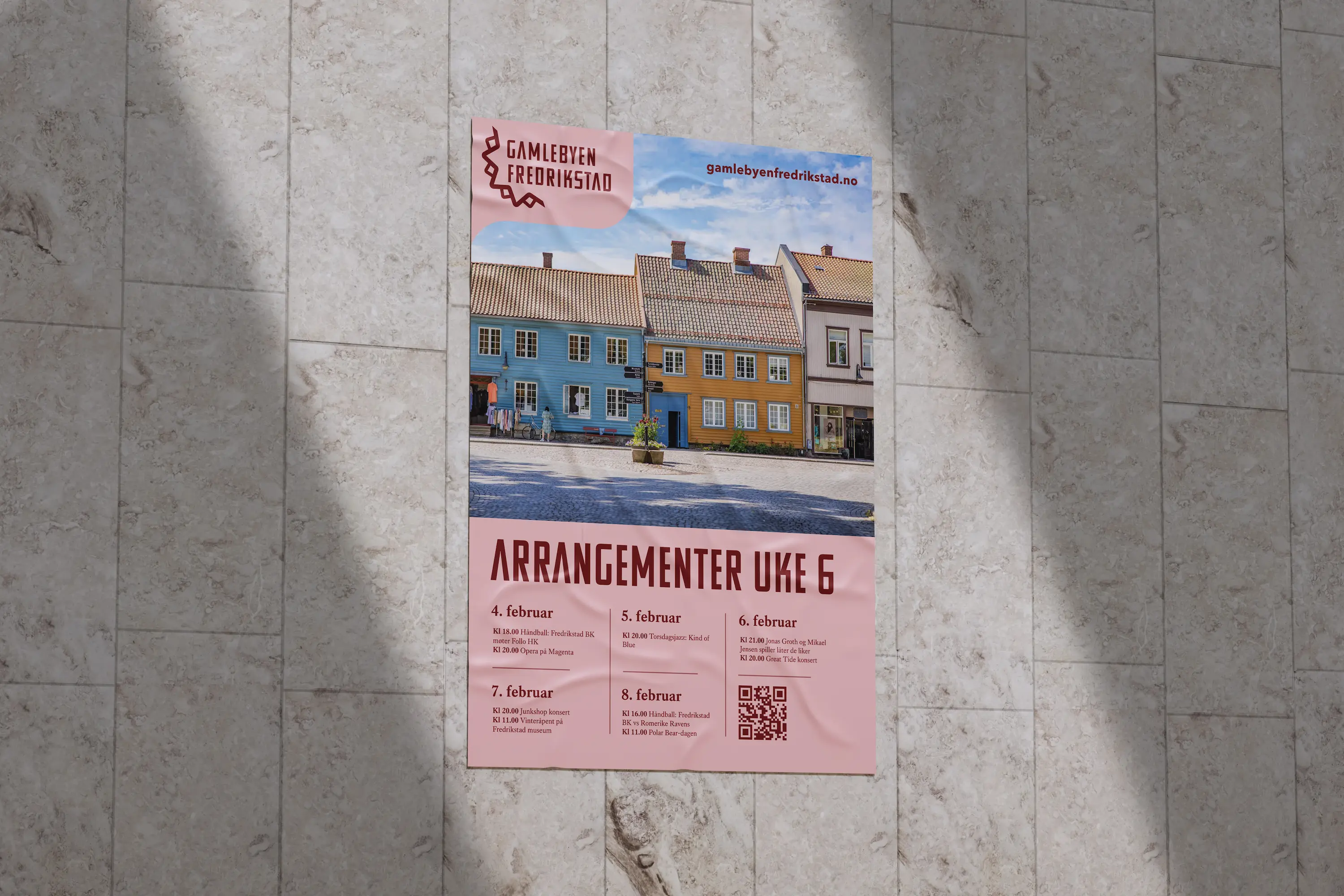 Ukentlig arrangementplakat for Gamlebyen med QR-kode til booking